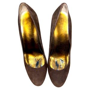 the outside suede leather is in great condition. No marks